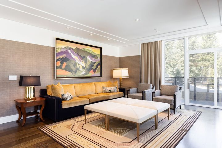 Goldener Hirsch Auberge Collection