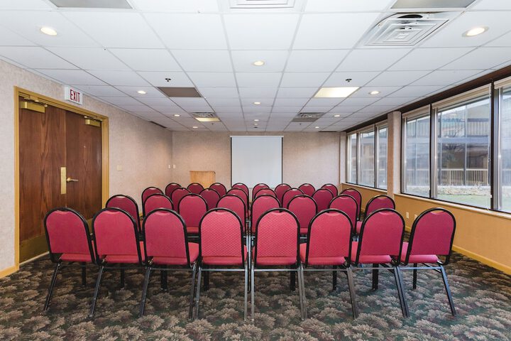 Ramada Hotel & Conference Center by Wyndham Plymouth