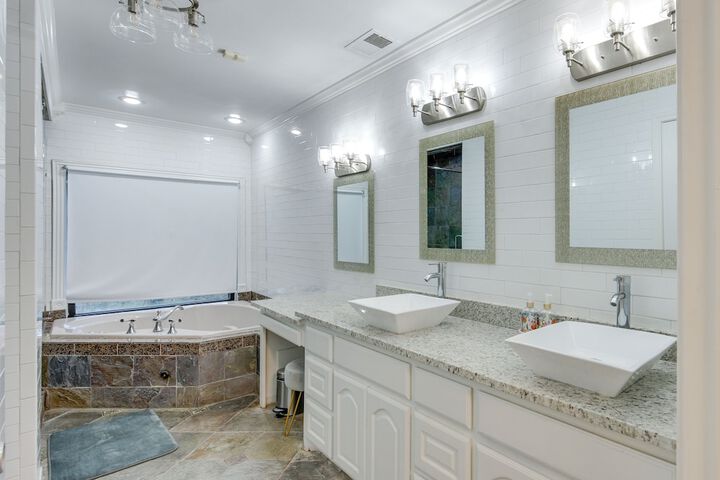 Game Room Trails! 30-acre Lakefront Streetman Gem
