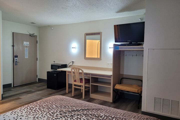 Modern Stay 39 Lakeview by OYO Minonk Garden