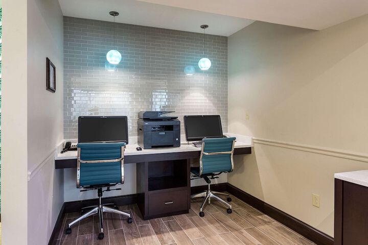 Business Center 39 of 40