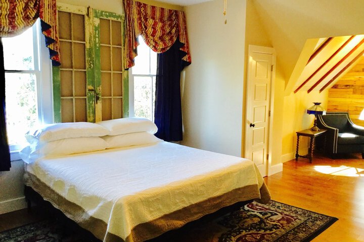Clermont Bluffs B & B