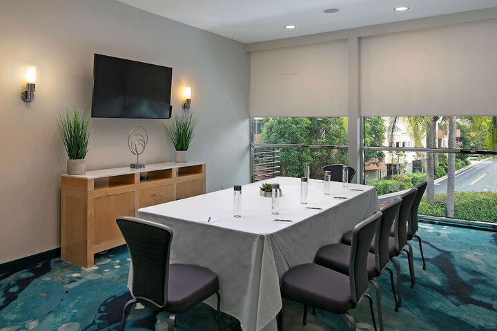 Belamar Hotel Manhattan Beach Tapestry Collection by Hilton