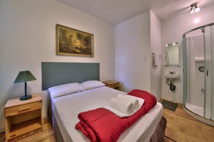Room 4 of 25