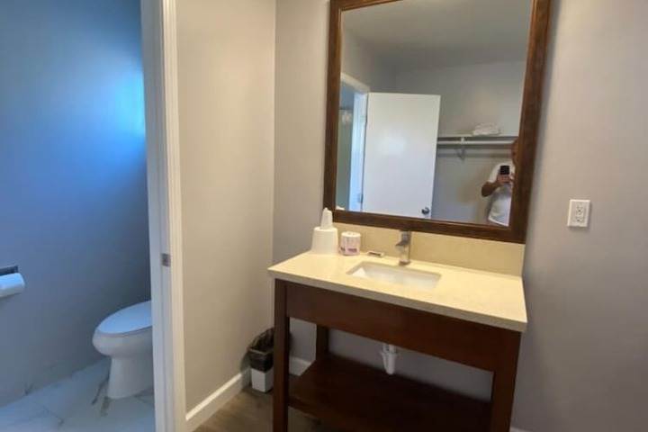 Room 11 of 33