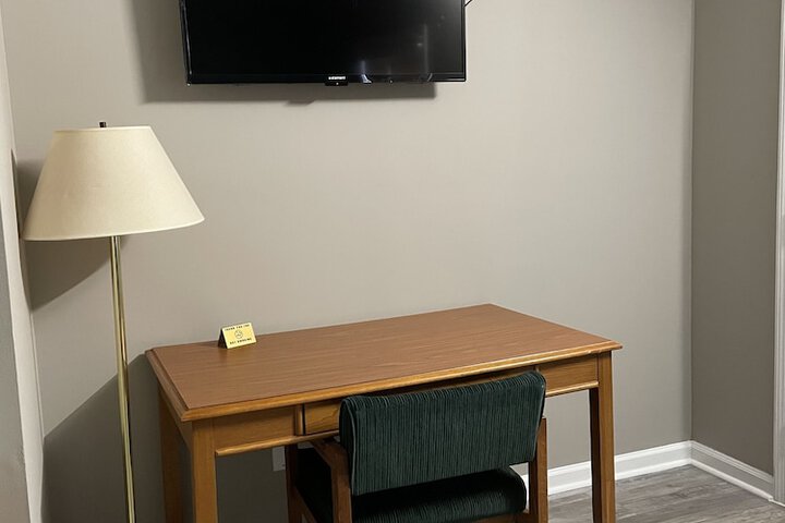 Room 6 of 9