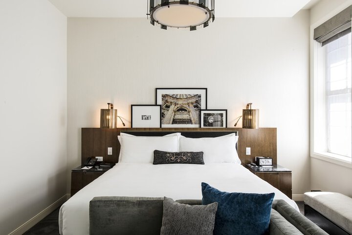 LondonHouse Chicago Curio Collection by Hilton