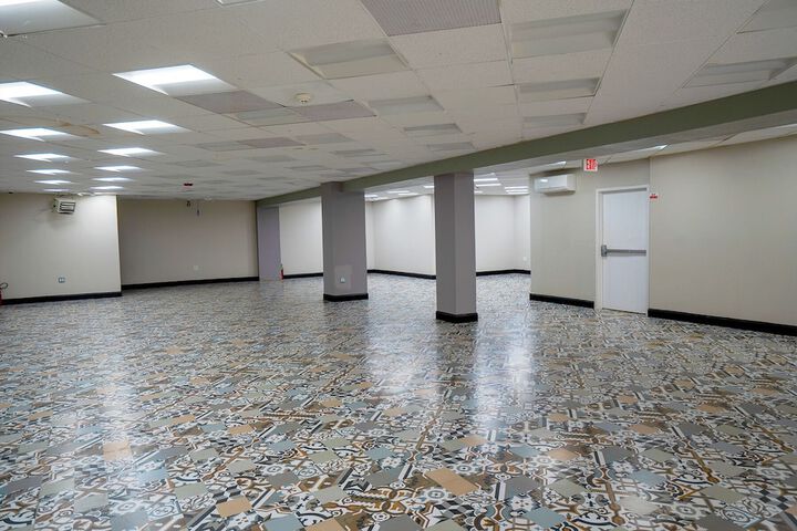 Ballroom/Hall 71 of 90