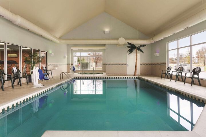 Country Inn & Suites by Radisson Bentonville South - Rogers, AR