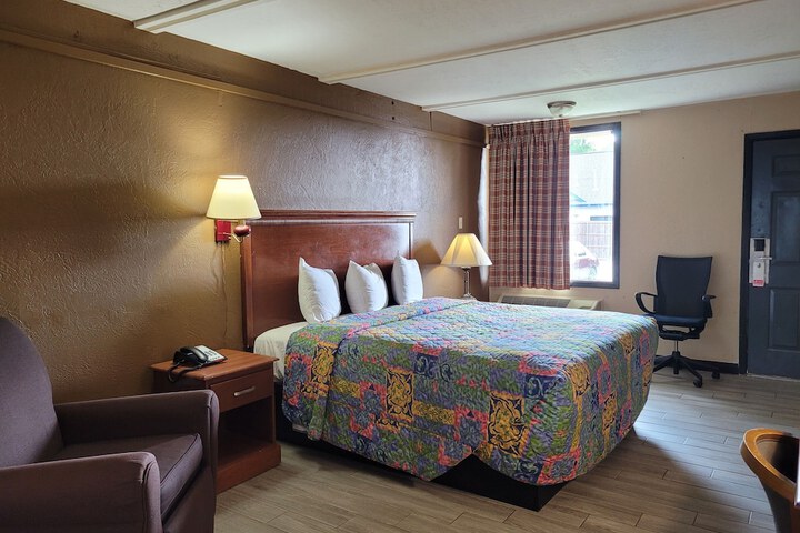 Room 18 of 37