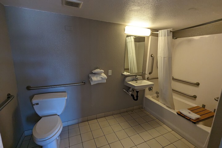 Room 40 of 64