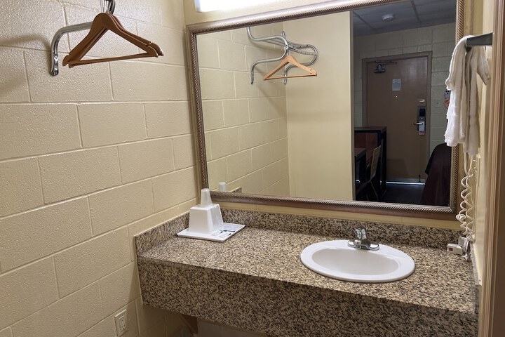 Room 11 of 19