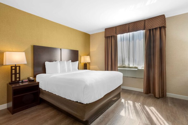 Best Western Plus Plaza Hotel