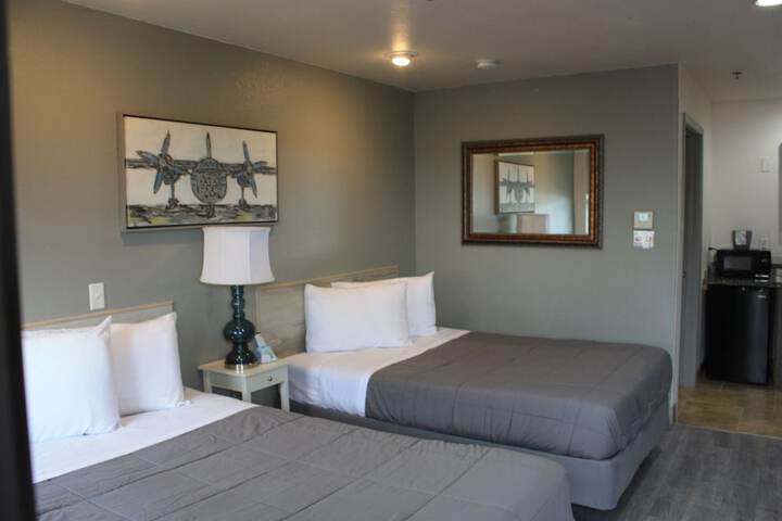 Price Pointe Inn