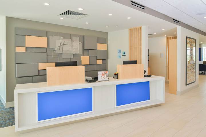 Holiday Inn Express & Suites Chadron by IHG