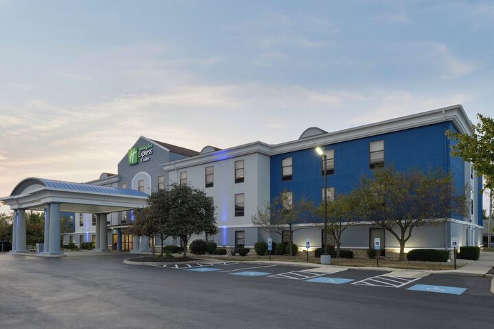 Hotel 4 of 77
