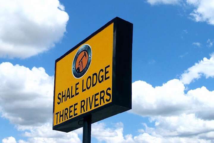 Shale Lodge Three Rivers