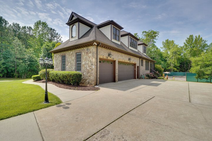 Luxury Estate: Game Room & Pickleball Court