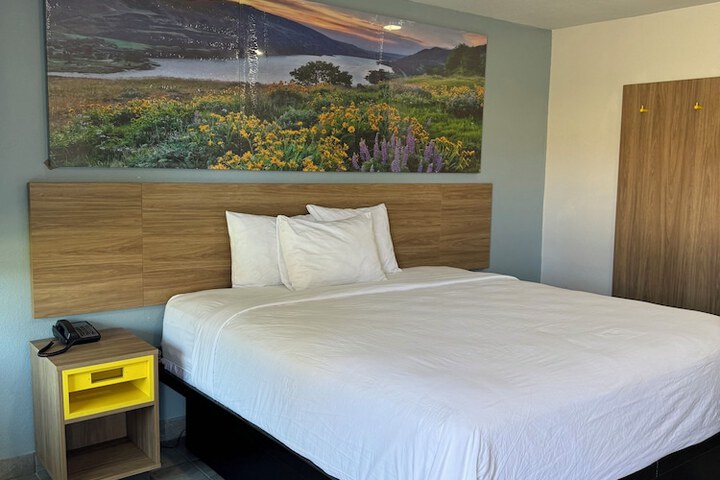Room 32 of 40