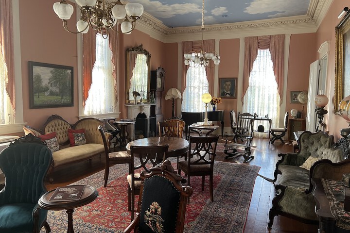 Room 52 of 109