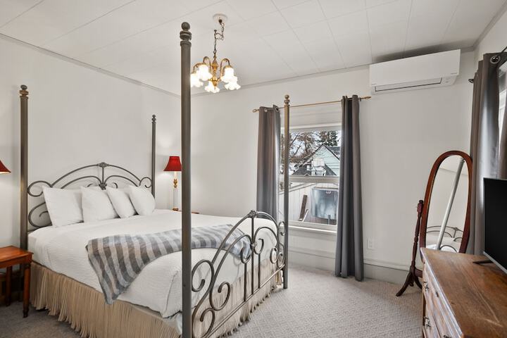 Room 4 of 51