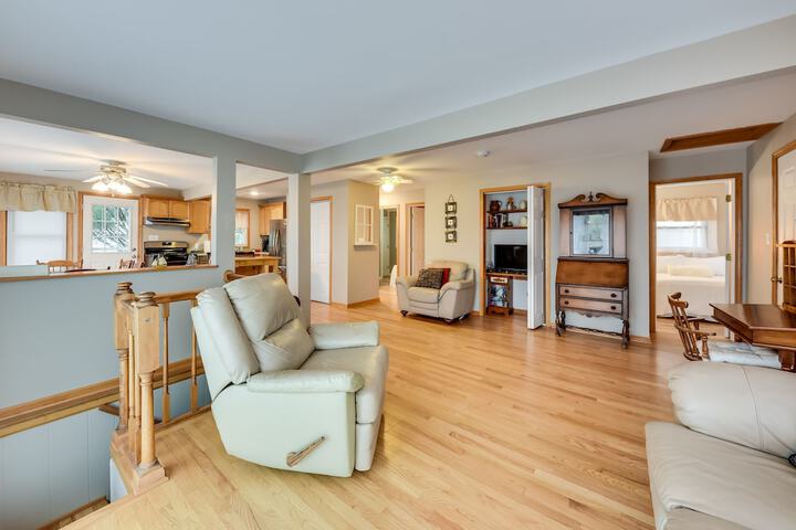 Salem Vacation Home w / Dock: Steps to Paddock Lake