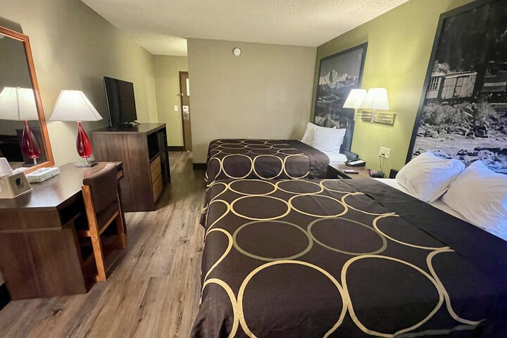 Room 4 of 16