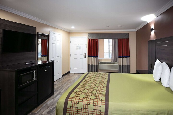 Rodeway Inn & Suites Bellflower