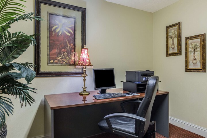 Business Center 19 of 19