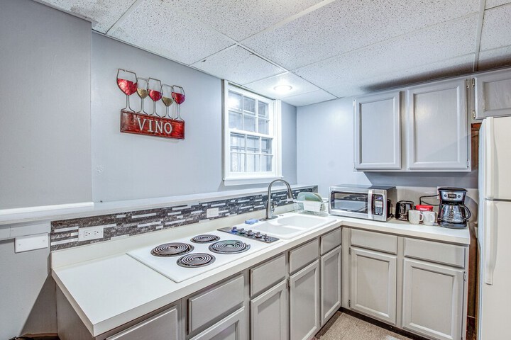 Shawnee Vacation Rental 11 Mi to Kansas City!