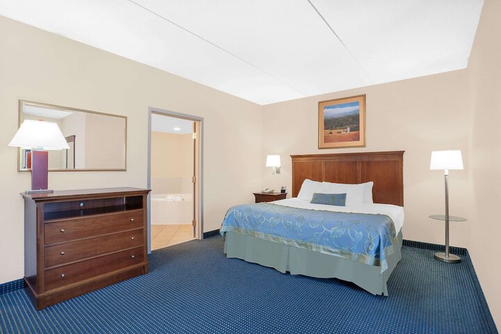 Room 6 of 18