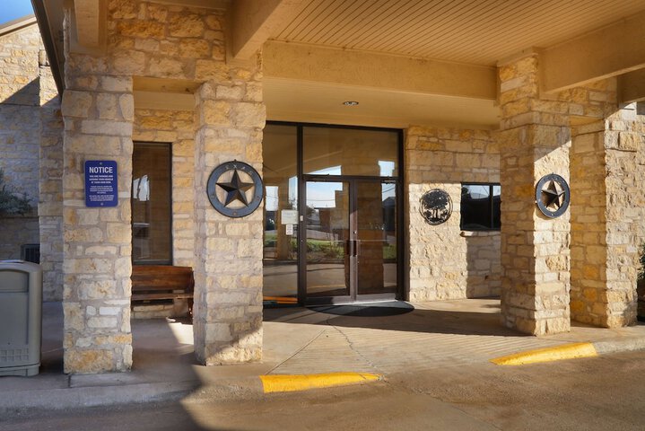 Days Inn & Suites by Wyndham Llano