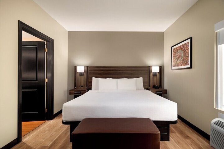 La Quinta Inn & Suites by Wyndham Gonzales LA