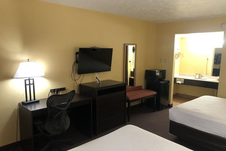 Room 27 of 33
