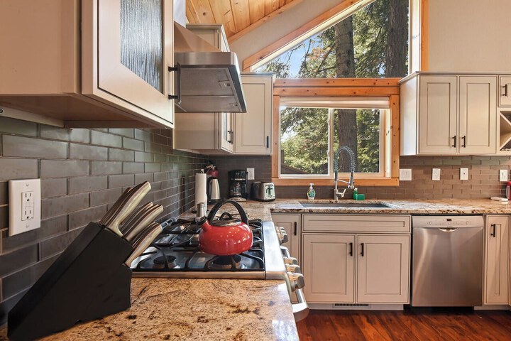 Luxury Tahoe Chalet Minutes to Dining