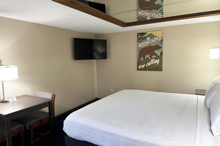 Room 27 of 100
