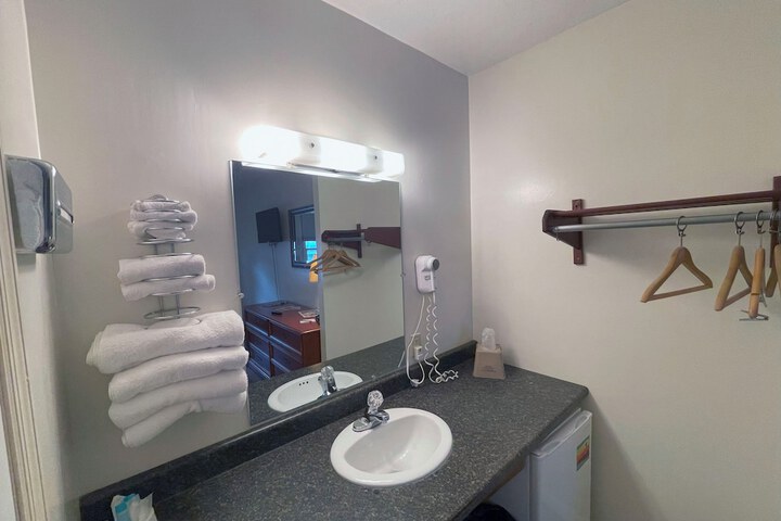 Room 43 of 104