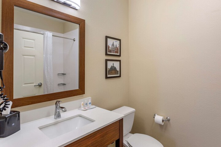 Comfort Suites Clarksville near Governors Square Mall