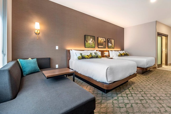 Cambria Hotel Louisville Downtown-Whiskey Row