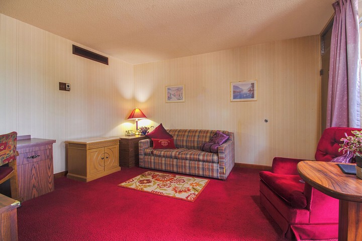 Room 42 of 65