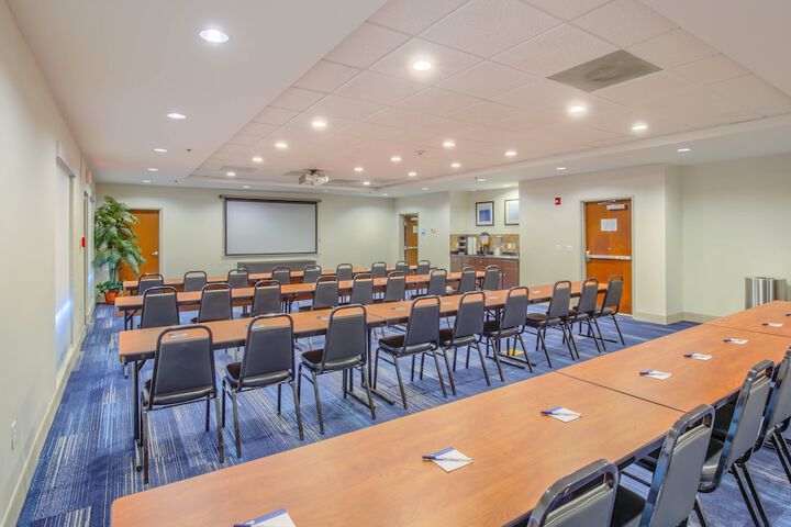 Holiday Inn Express & Suites Gulf Shores by IHG
