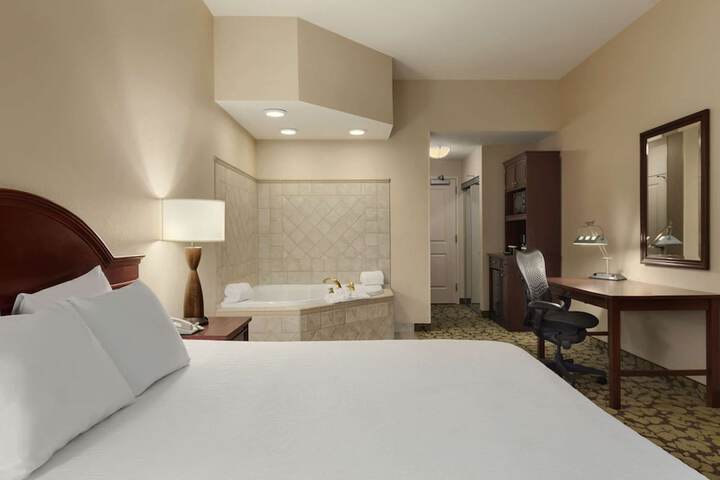 Room 27 of 44