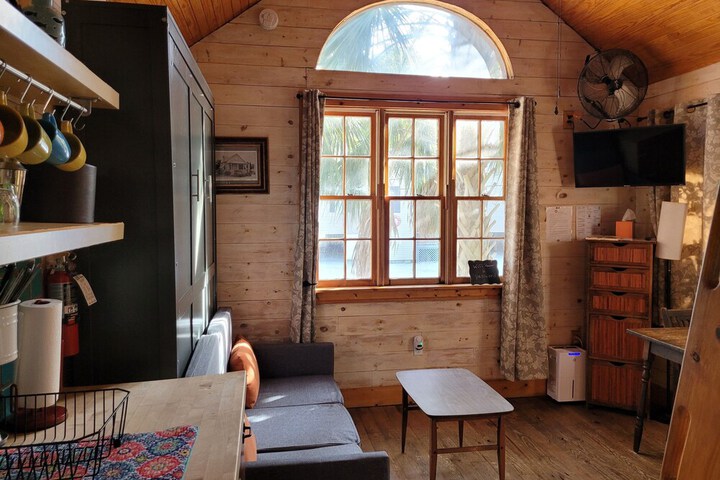 Beachside Boutique Inn – Folly Beach Rooms & Private Cottages