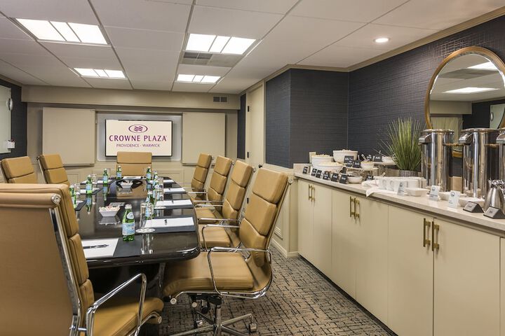 Crowne Plaza Providence-Warwick Airport by IHG