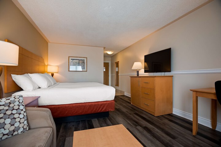 Room 9 of 24