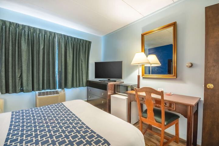 Room 14 of 28