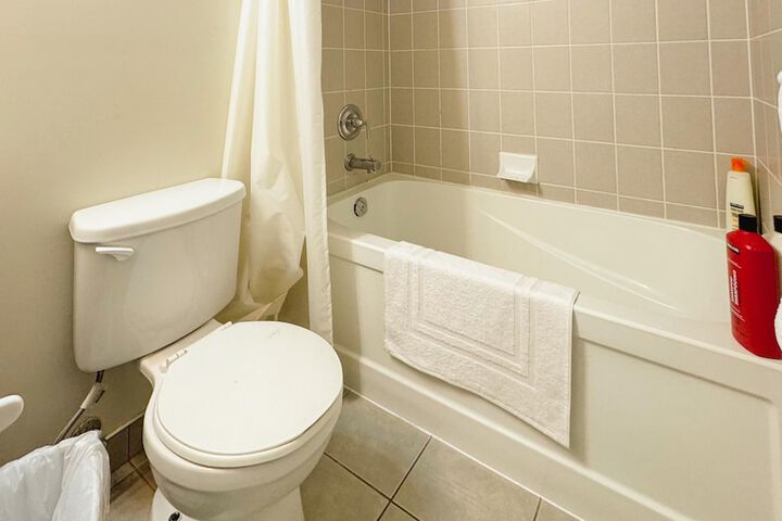 RivetStays - The Fly Luxury Suites
