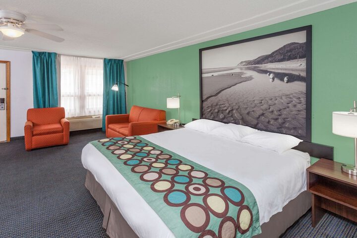 Super 8 by Wyndham Stevensville / St. Joseph