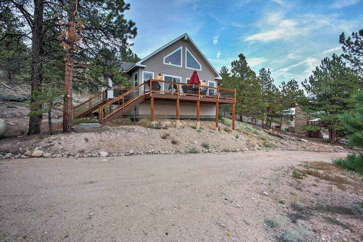 Gorgeous Twin Lakes Home w / Deck Overlooking Mtns!