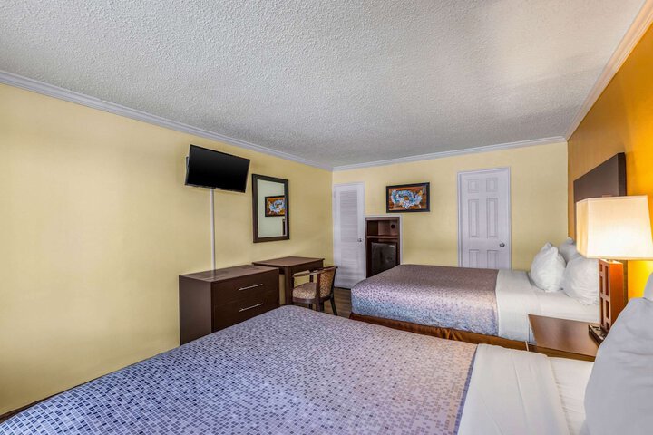 Room 13 of 27